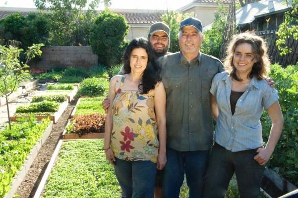Avec sa petite ferme urbaine à Pasadena en Californie, la famille Dervaes développe son autonomie alimentaire et tend vers l’autosuffisance.