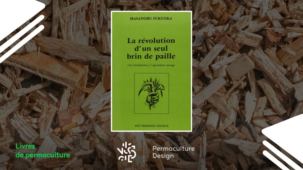 Premier livre du pionnier Masanobu Fukuoka, « La révolution d’un seul brin de paille » est un incontournable à lire dans un parcours de formation à la permaculture.