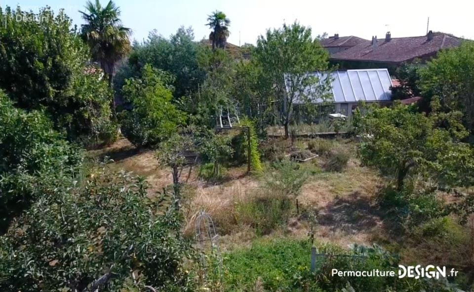 Julie et Ludovic ont réussi à transformer un verger classique en jardin d’abondance grâce au design de permaculture.