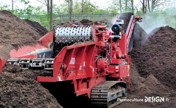 Tout savoir sur le compost et les techniques de compostage existantes pour fabriquer soi-même son compost maison pour le jardin potager, d’ornement ou ses bacs de cultures et jardinières sur le balcon !