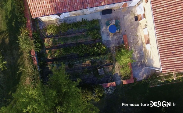 Un de leurs anciens potagers, toujours cultivé mais pas satisfaisant car placé dans une zone ne leur convenant pas en terme de ressenti et de bien-être.