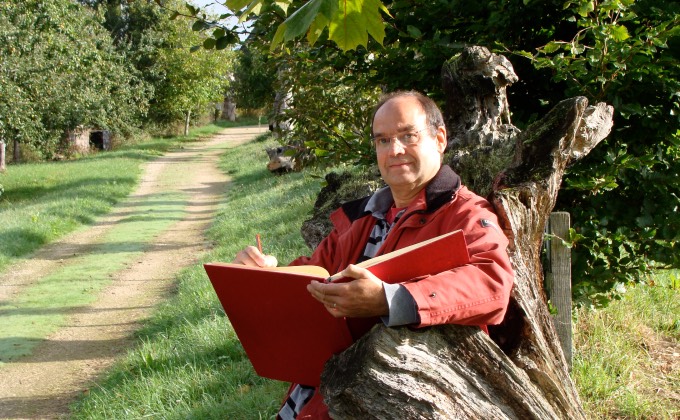 Portrait de Dominique Mansion, auteur du livre « Les trognes, l’arbre paysan aux mille usages » publié par les Éditions Ouest-France. © DR