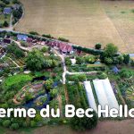 La ferme du Bec Hellouin a été conçue par Perrine et Charles Hervé-Gruyer grâce aux principes de permaculture et la méthodologie de design.