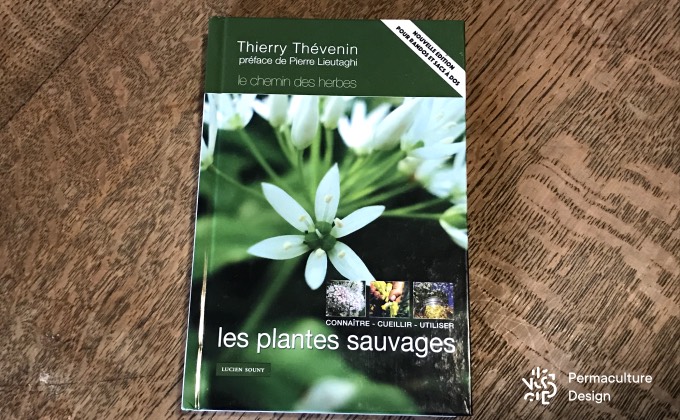 Sélection de livres sur les plantes médicinales : « Les plantes sauvages : connaître, cueillir et utiliser » de Thierry Thévenin.
