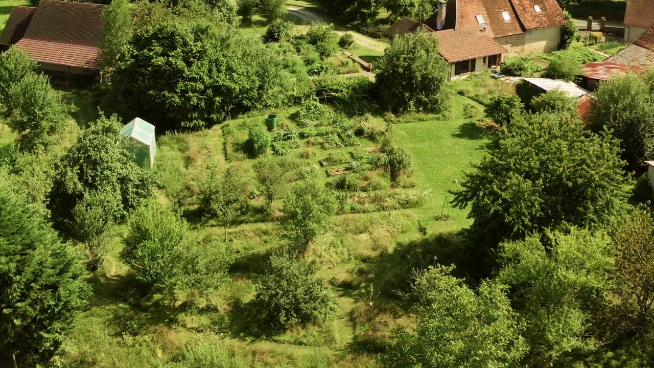 Photo jardin en permaculture avec son potager.