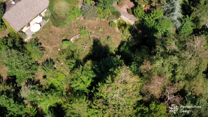 Vue aérienne d’une partie du jardin en permaculture de Gilles Leblais.