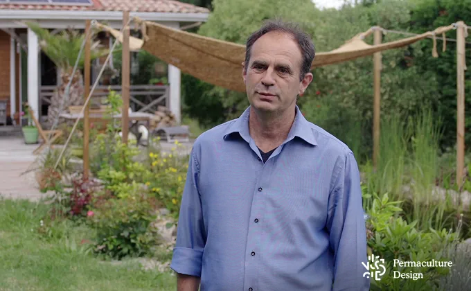 Reconversion d'une ancienne piscine en piscine naturelle.